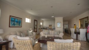 Vacationista-7E-Berkley-Rd-Camps-Bay-Cape-Town-3-bed14